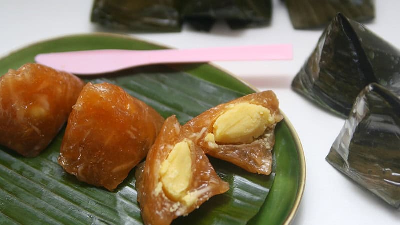 Tìm hiểu về Tết Đoan Ngọ: Khám phá nguồn gốc, ý nghĩa và nét đẹp văn hóa truyền thống 7 Bánh tro mềm dẻo, thanh mát, là món ăn đặc trưng của Tết Đoan Ngọ.