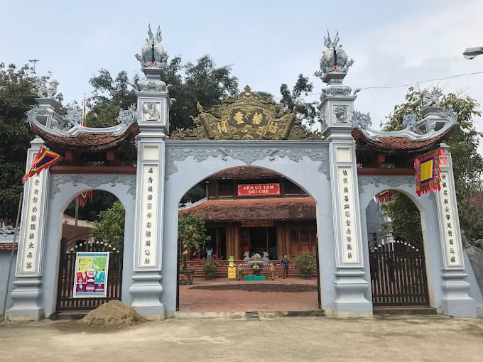 Đền Cô Tám Đồi Chè