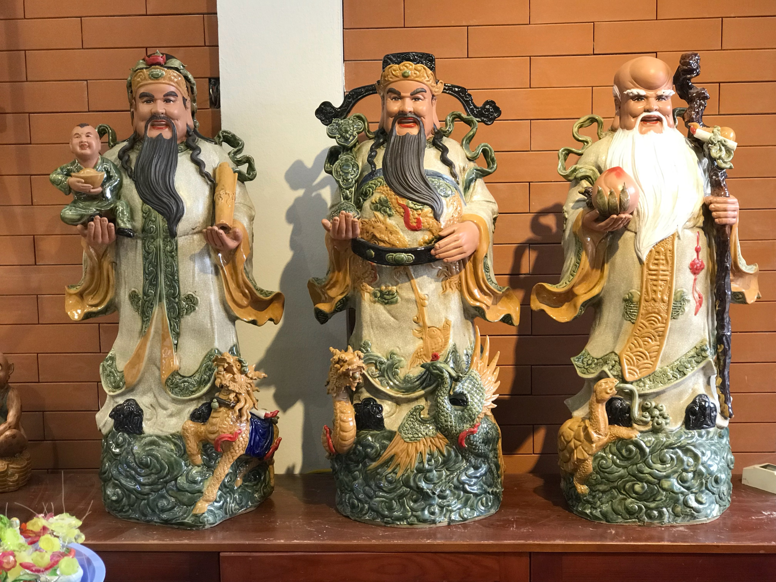 Vật phẩm phong thủy phòng khách: Hút tài lộc, may mắn & thịnh vượng 13 Tượng Tam Đa