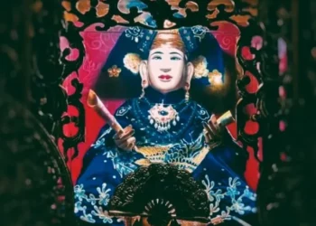 Chầu Bảy Kim Giao hoặc Chầu Bảy Mỏ Bạch