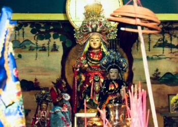 Tượng nữ thần Thiên Y A Na tại Thiên Y Cổ miếu Phan Rí Thành