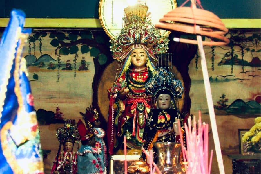 Tượng nữ thần Thiên Y A Na tại Thiên Y Cổ miếu Phan Rí Thành
