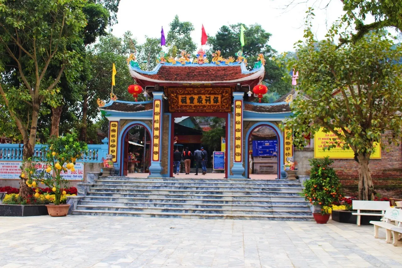 Quan Hoàng Bảy - Vị thánh hoàng lừng danh đất Bảo Hà 7 Đền Ông Hoàng Bảy, Bảo Hà