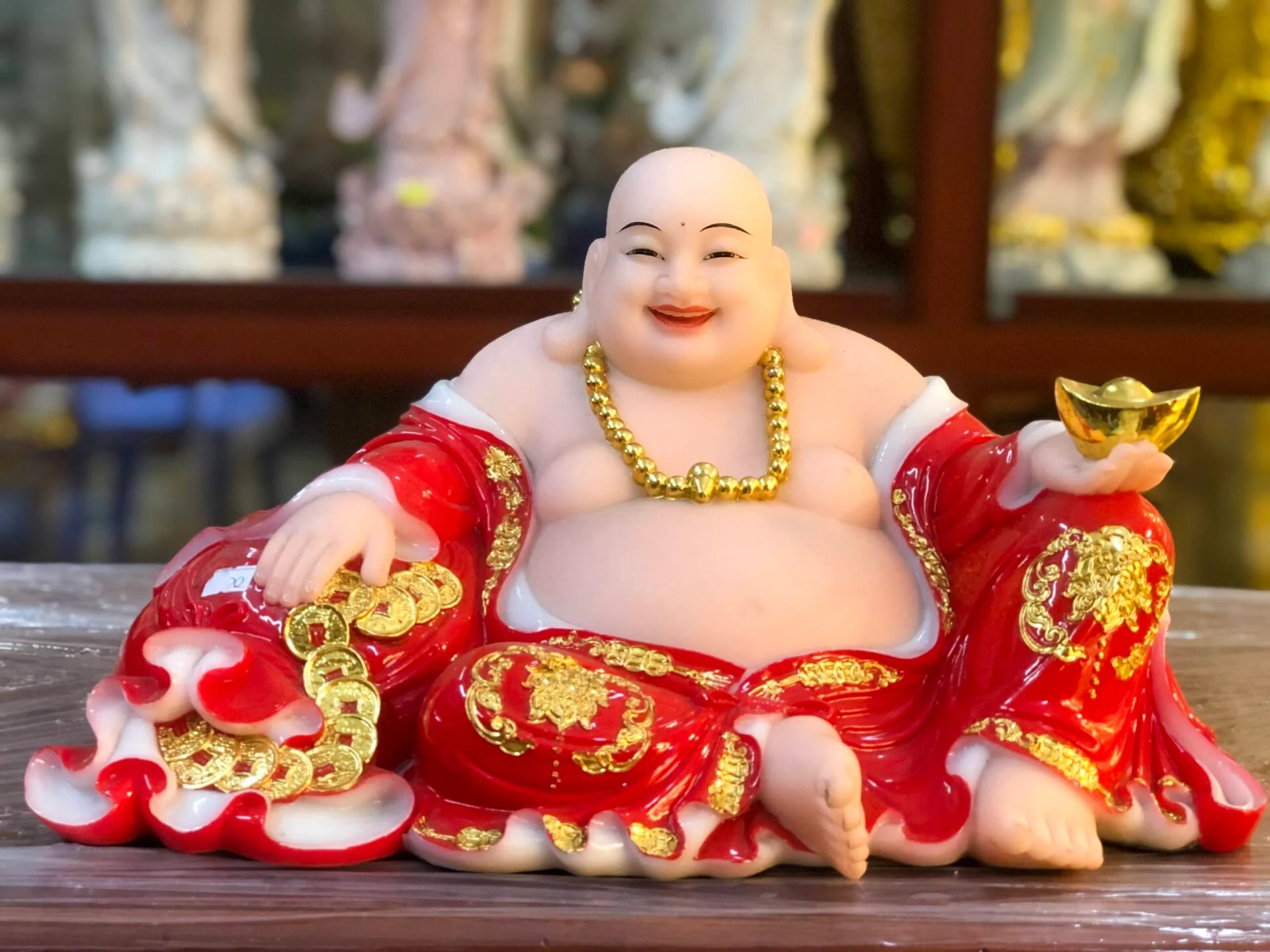 Vật phẩm phong thủy phòng khách: Hút tài lộc, may mắn & thịnh vượng 9 Tượng Phật Di Lặc trong phòng khách để thu hút tài vận, phú quý
