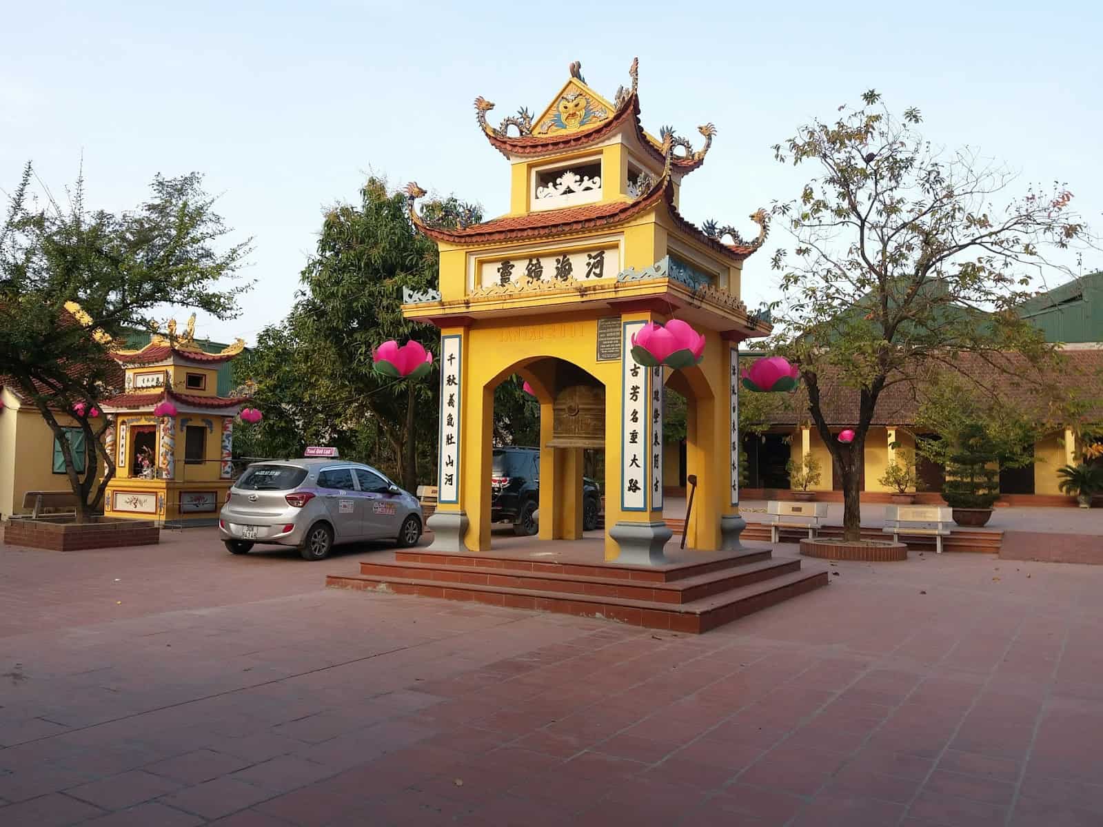 Đền Đại Lộ - Điểm Tâm Linh Thiêng Liêng Thờ Tứ Vị Thánh Nương 9 Lầu chuông Đền Đại Lộ