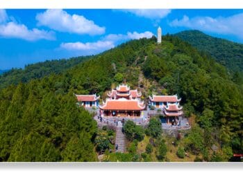 Chùa Hương Tích, ngôi cổ tự ẩn mình trên lưng chừng dãy Hồng Lĩnh