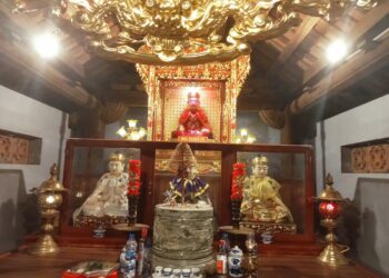 Đền thờ Ông Hoàng Cả tại Khu du lịch sinh thái Suối Mỡ.