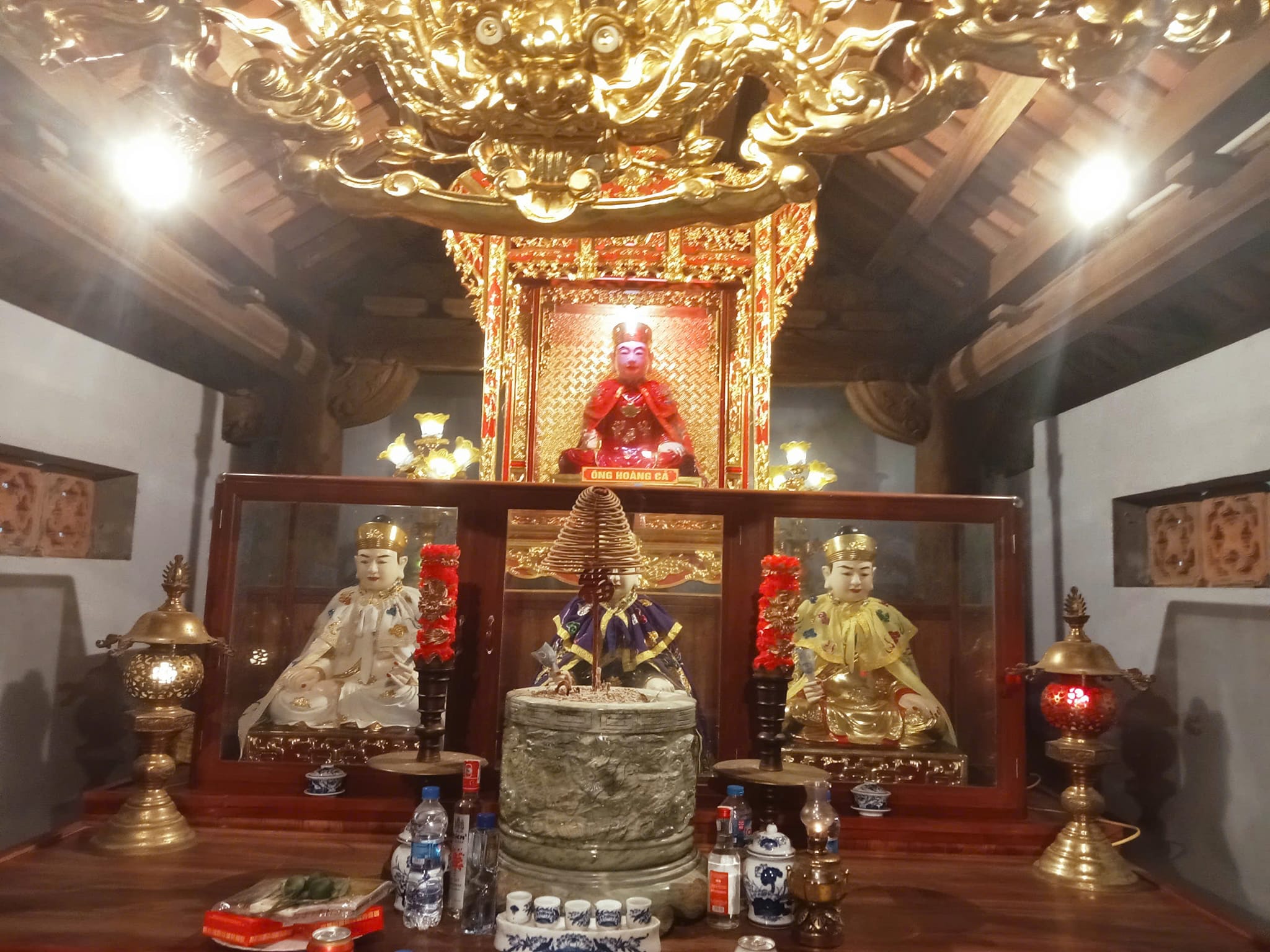 Quan Hoàng Cả là ai? 6 Đền thờ Ông Hoàng Cả tại Khu du lịch sinh thái Suối Mỡ.