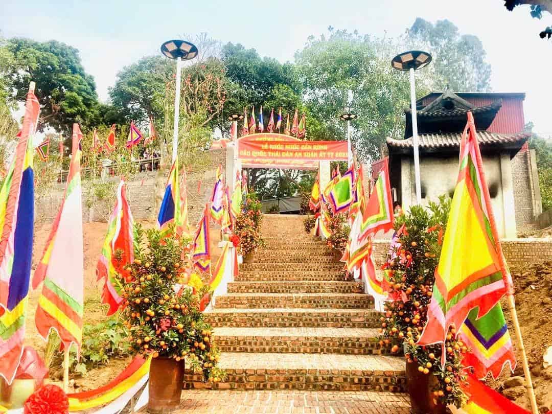 Đầu tháng 2 âm lịch, hòa mình vào không khí lễ hội Đền Dầm, Đền Đại Lộ linh thiêng
