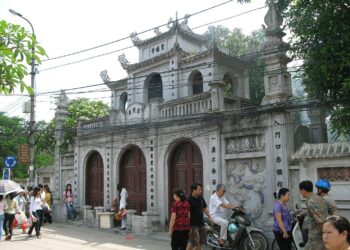 Cổng tam Quan Chùa Hà