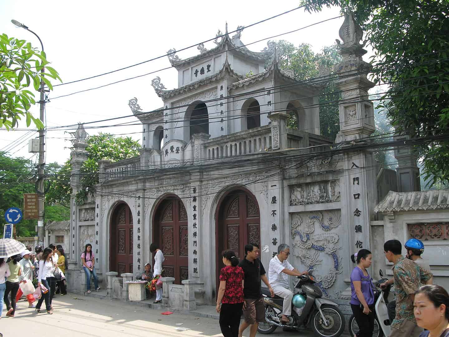 Chùa Hà - Ngôi Chùa Cầu Duyên Linh Thiêng Giữa Lòng Hà Nội 4 Cổng tam Quan Chùa Hà