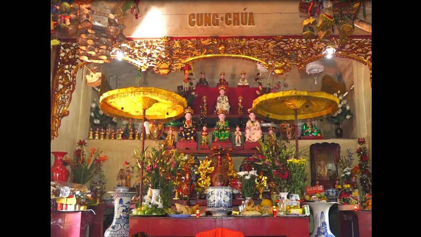Huyền Thoại Đền Chúa Hang Miếng 6 Đền Hang Miếng, thuộc địa phận xã Quang Minh, huyện Vân Hồ, tỉnh Sơn La nằm trên khu vực hồ Hòa Bình