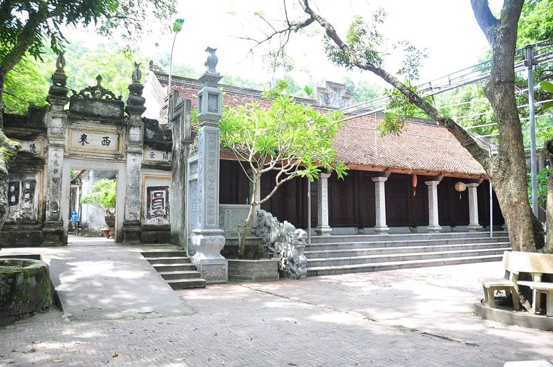Chùa Hàm Long - Ngôi chùa nhốt vong, cắt trùng tang nổi tiếng