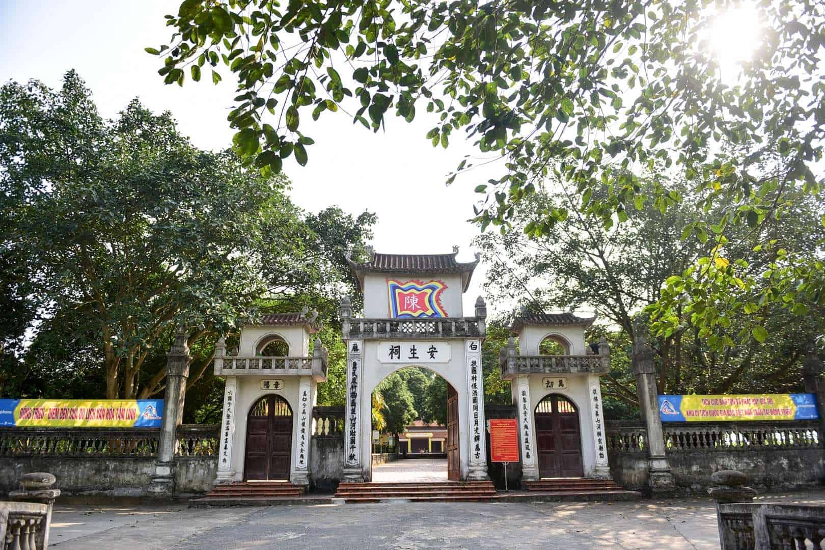 Đền An Sinh - Di Sản Văn Hóa Quý Báu Của Vương Triều Trần 4 Đền An Sinh là nơi tri ân công đức các vị vua họ Trần đã làm rạng danh non sông đất nước