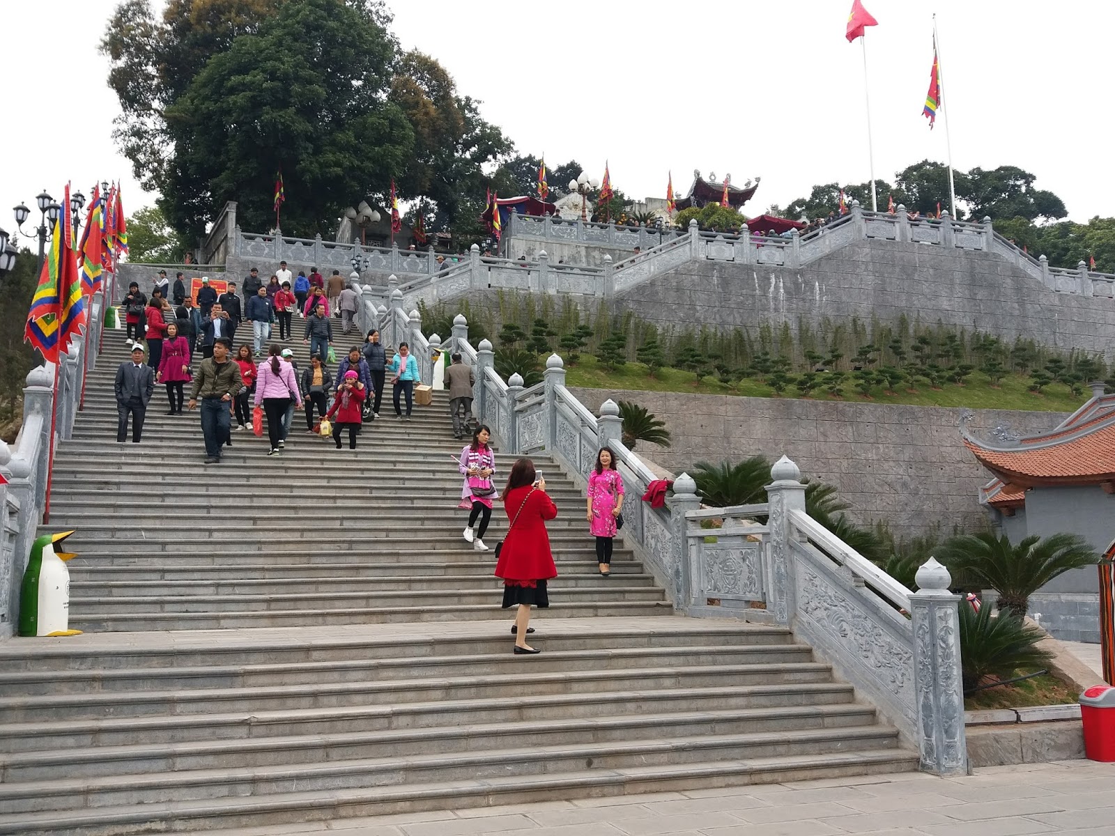 Đền Cửa Ông - Di Tích Tâm Linh Thờ Hưng Nhượng Đại Vương Trần Quốc Tảng 4 Đường lên Đền Thượng khu Đền Cửa Ông