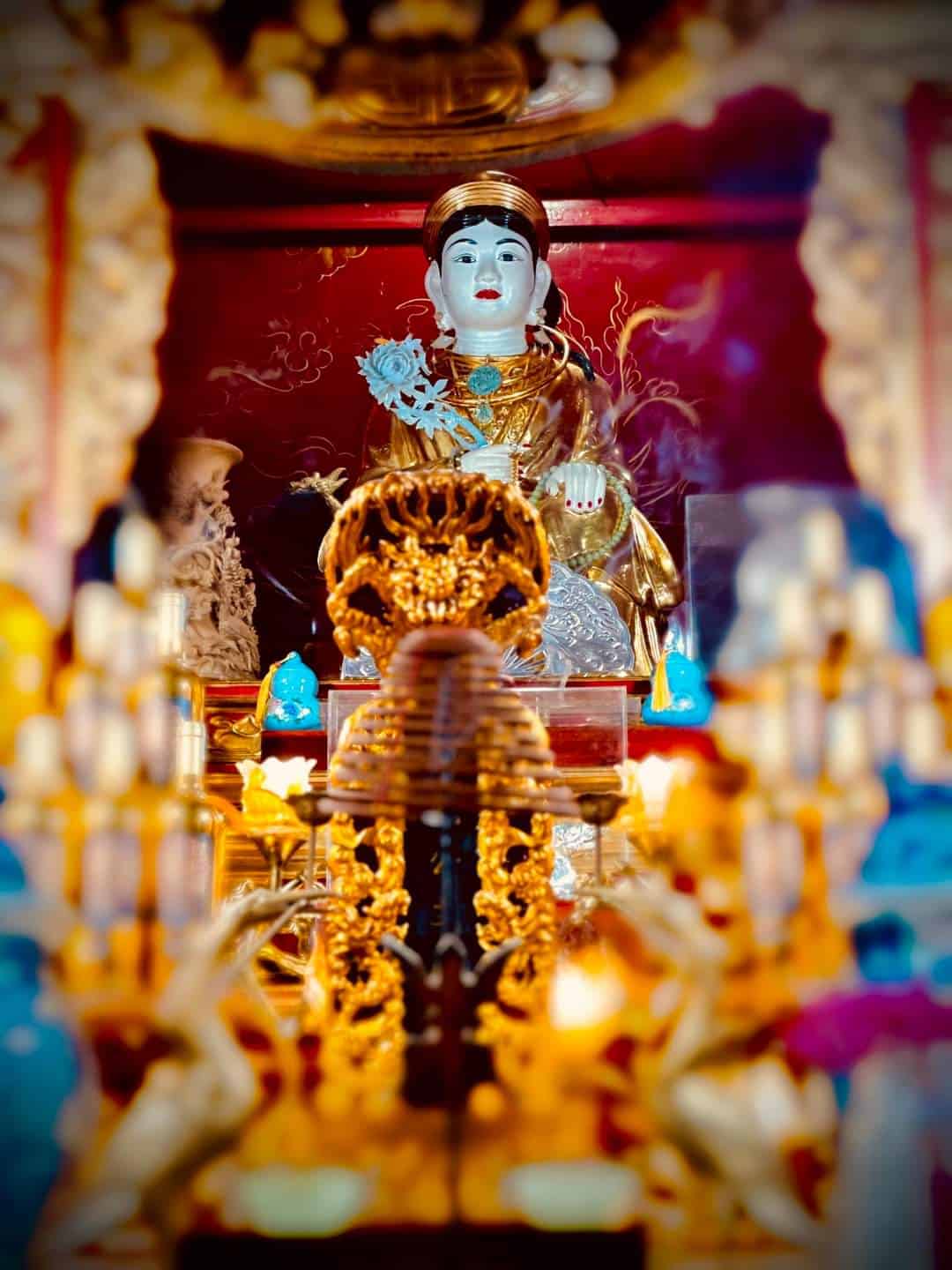 Đền Cô Bơ Bông - Ngôi Đền Linh Thiêng thờ Thánh Cô Tứ Phủ 3 Cô Bơ Bông là một thánh cô nổi tiếng trong Tứ Phủ Thánh Cô