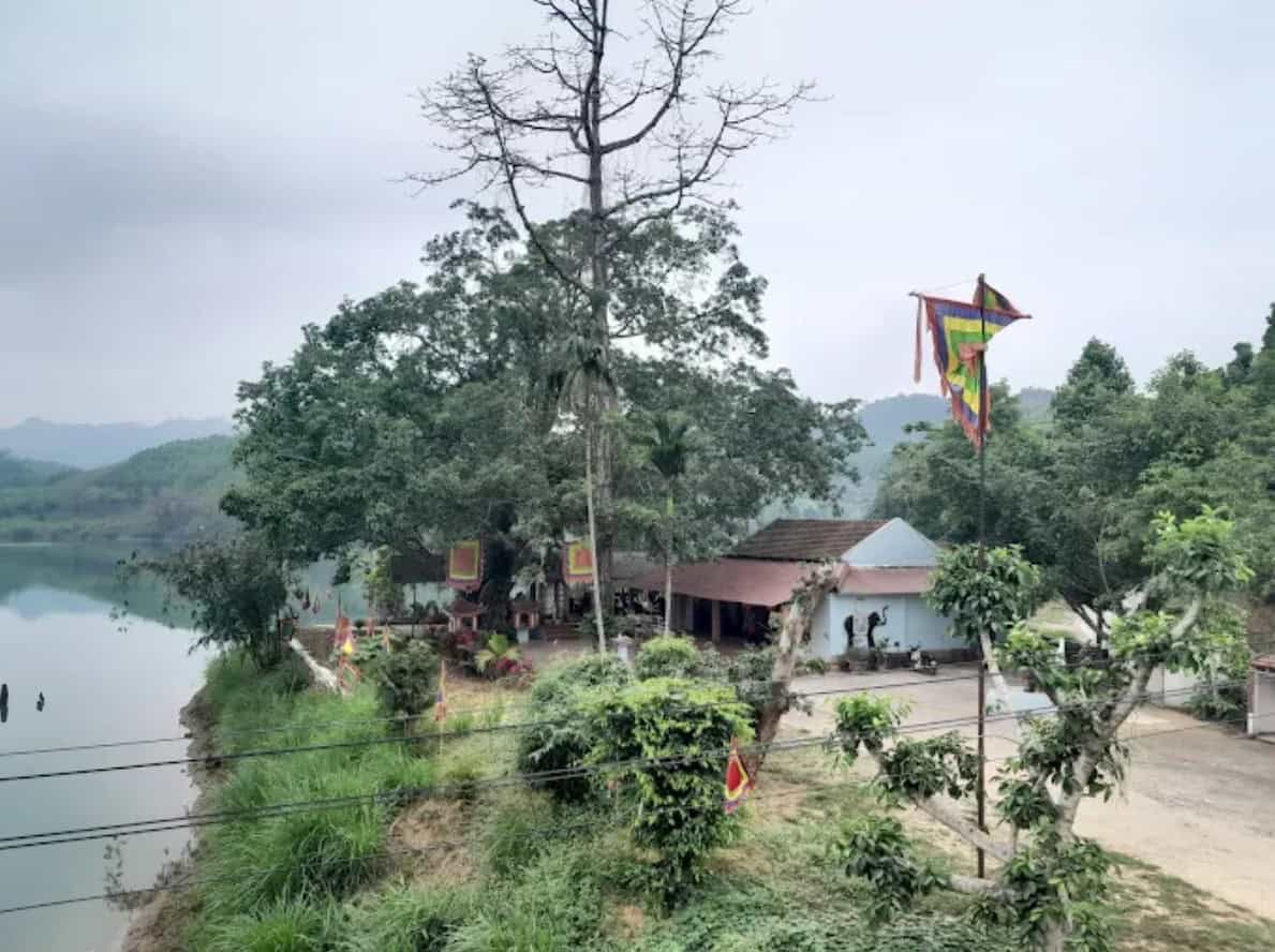 Đền Đôi Cô Tuyên Quang - Điểm Tâm Linh Thiêng Liêng Bên Dòng Sông Lô 4 Đền Đôi Cô đã tồn tại từ lâu ở vùng đất ven sông Lô