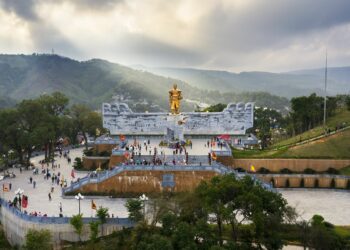 Đền Cửa Ông hơn 700 năm tuổi ở Quảng Ninh