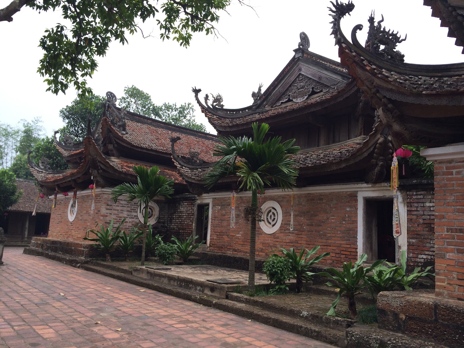 Chùa Thầy hay còn gọi là Thiên Phúc Tự là điểm tham quan tại Hà Nội