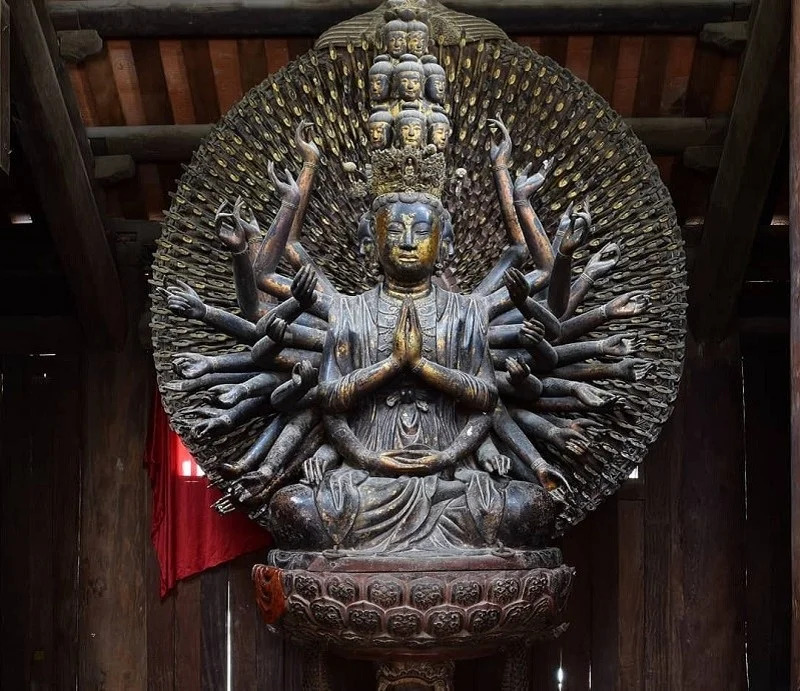 Chùa Bút Tháp thờ tượng Quan Âm Thiên Thủ Thiên Nhãn Chùa Bút Tháp thờ tượng Quan Âm Thiên Thủ Thiên Nhãn