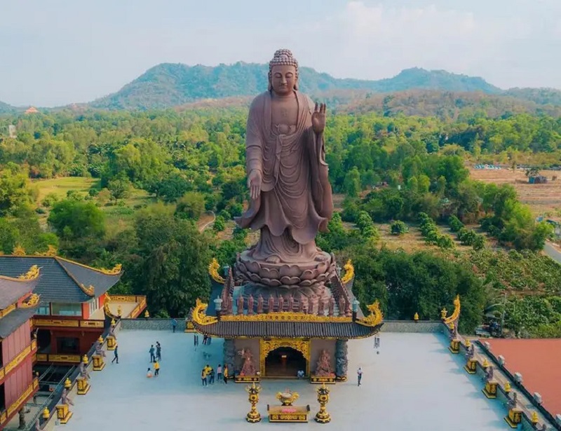 Các tượng Phật tại Chùa Kim Tiên có khả năng ban phước lành Các tượng Phật tại Chùa Kim Tiên có khả năng ban phước lành