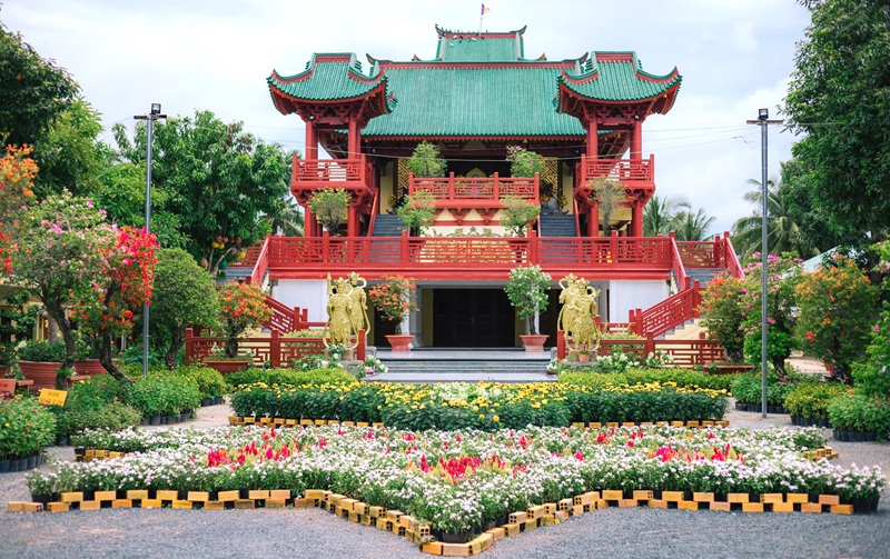 Chùa Lầu – Ngôi Chùa Kiến Trúc Nhật Độc Đáo Giữa Lòng An Giang