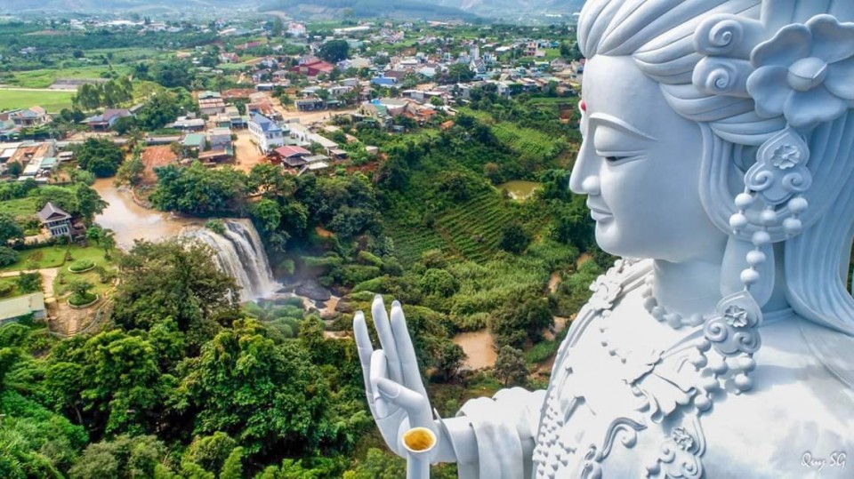 Tượng Phật Quan Âm tại chùa Linh Ẩn