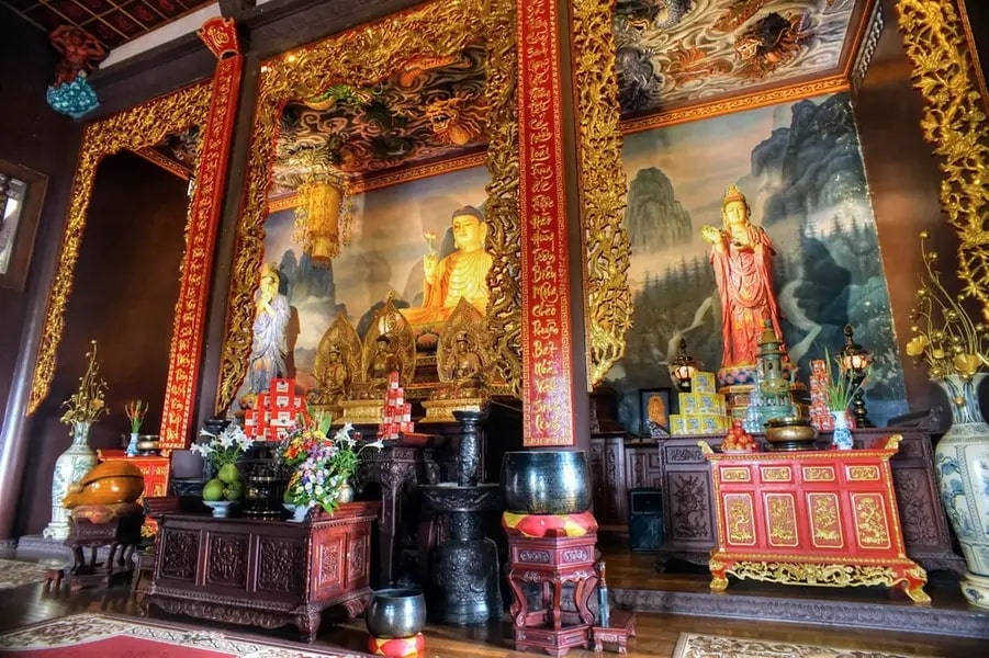 Chùa Thiên Hưng chủ yếu thờ Phật Thích Ca Mâu Ni