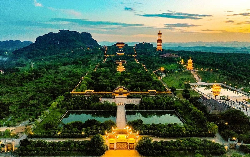 Kiến Trúc và Cảnh Quan Chùa Bái Đính Hùng Vĩ và Linh Thiêng
