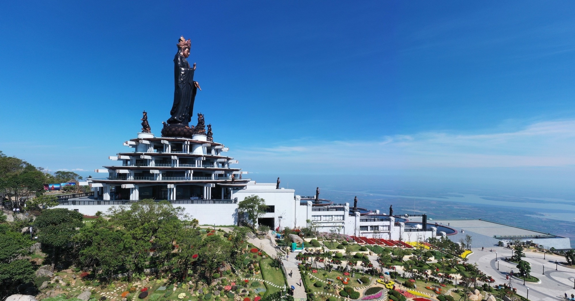 Chùa Bà Tây Ninh gắn liền mật thiết với truyền thuyết về Linh Sơn Thánh Mẫu