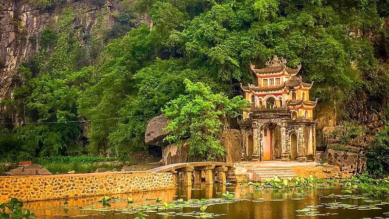 chùa Bích Động được hình thành từ năm 1428, vào thời vua Lê Thái Tổ