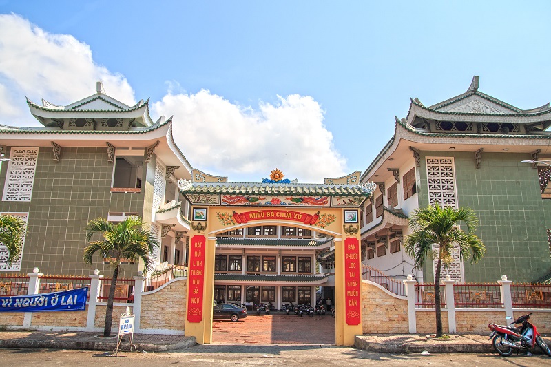 Miếu Bà Chúa Xứ – Điểm Tâm Linh Hùng Vĩ Ở Núi Sam