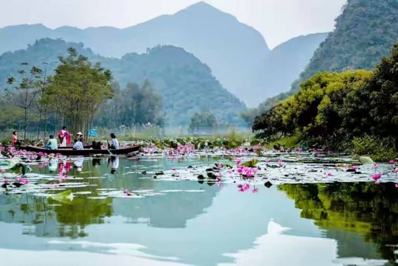 Suối Yến: Con Đường Thủy Tuyệt Đẹp Dẫn Vào Chùa Hương