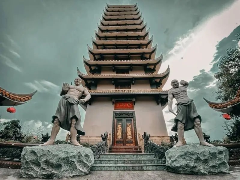 Tháp chuông Chùa Thiên Hưng