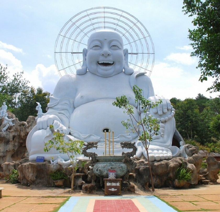 Tượng Di Lặc tại Chùa Linh Ẩn